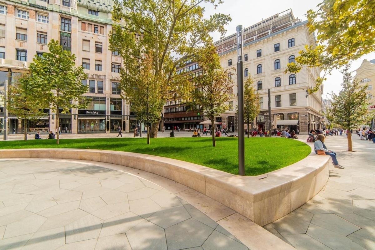 Luxury Brick & Bliss Loft On Iconic Square Apartmán Budapešť