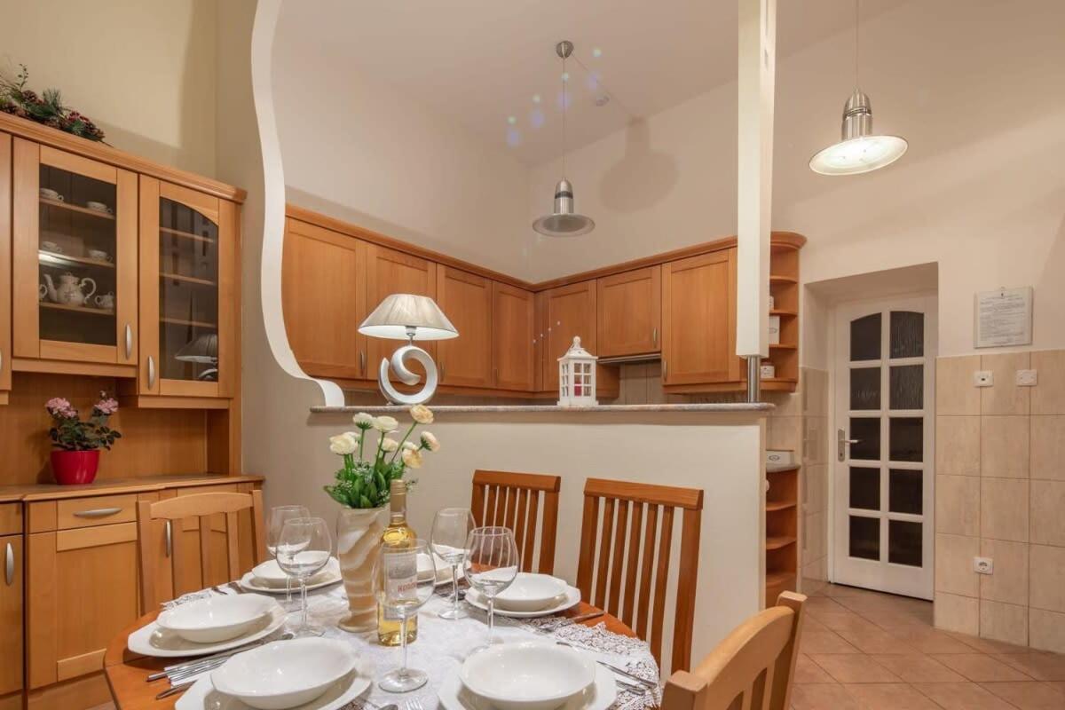 Lejlighed Spacious Elegant At The River *