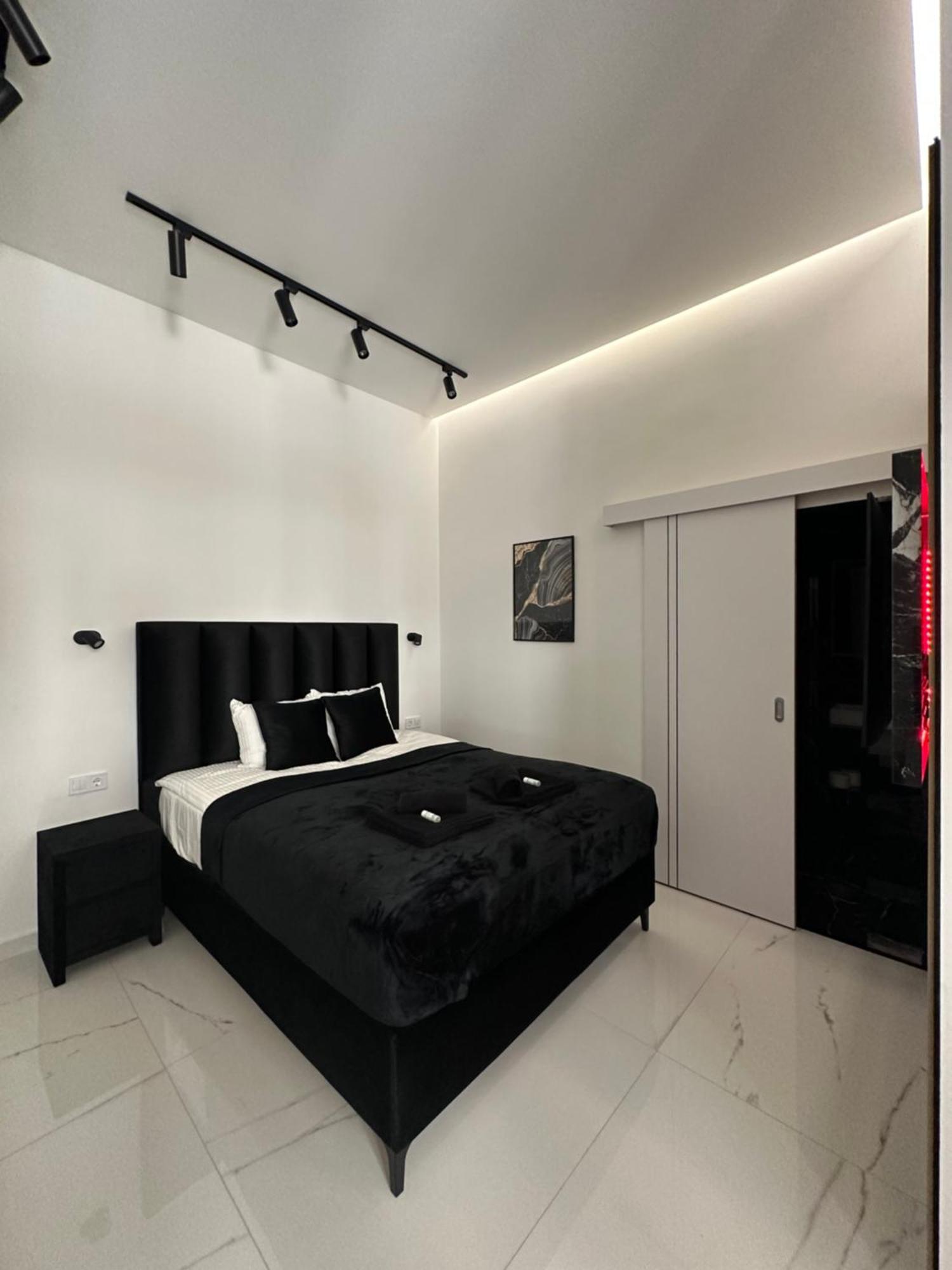 V21 Luxury * Budapest