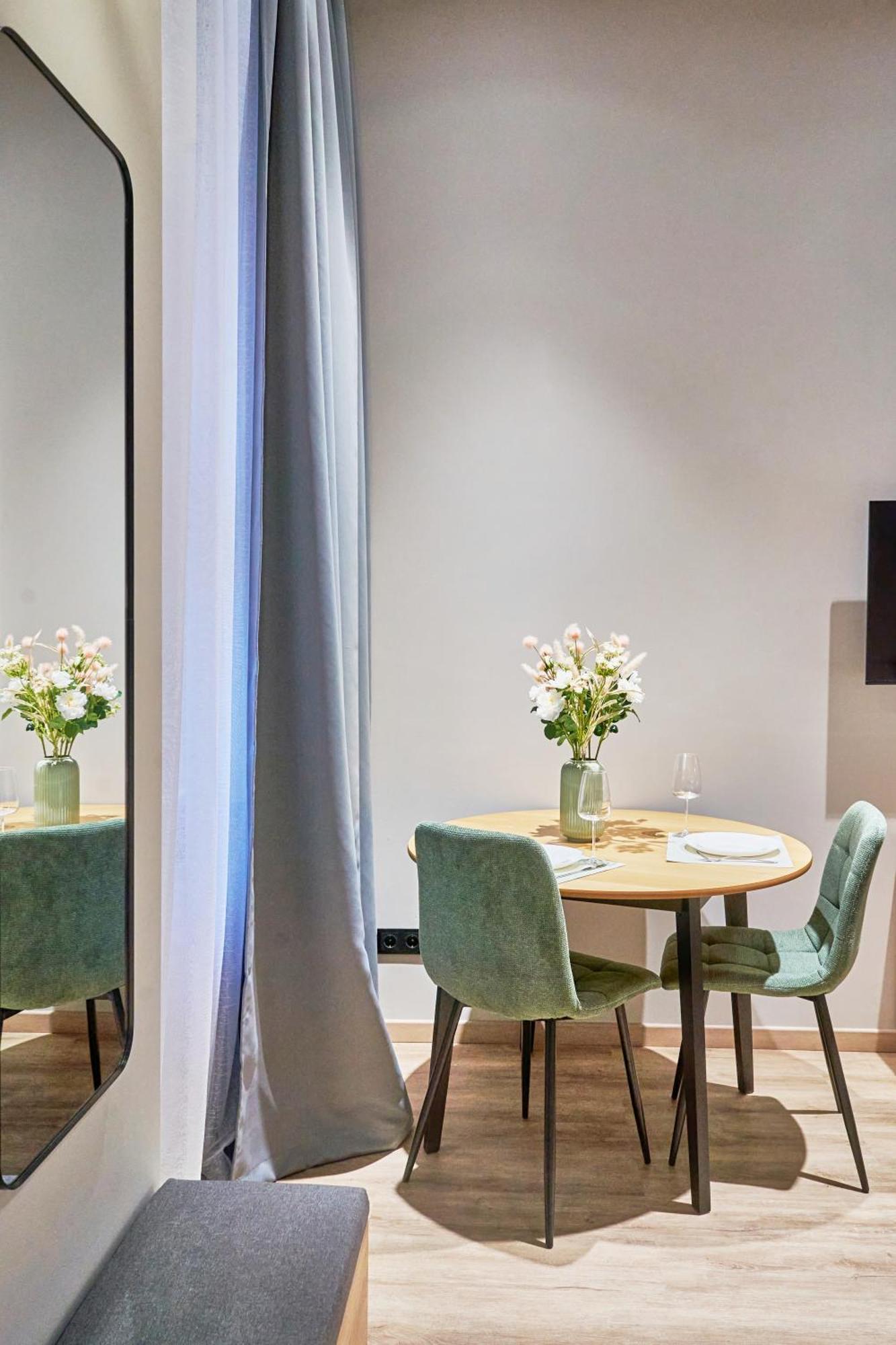 Navi Jozsef Appartement *