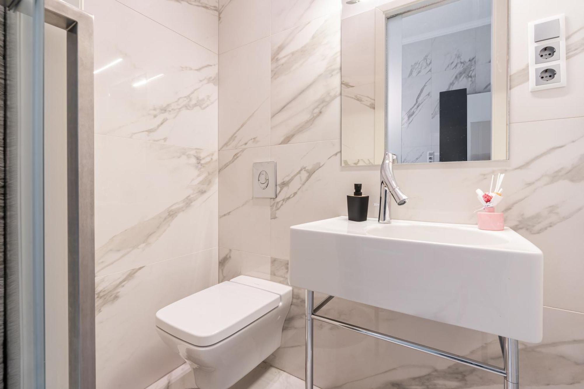 Four Bedrooms Luxury Design Apartment At Fashion Street Apartman *