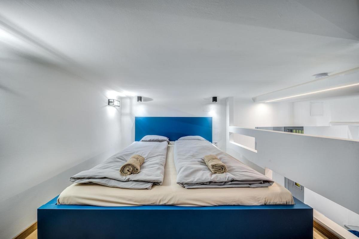 Nightlife Nest Apartment