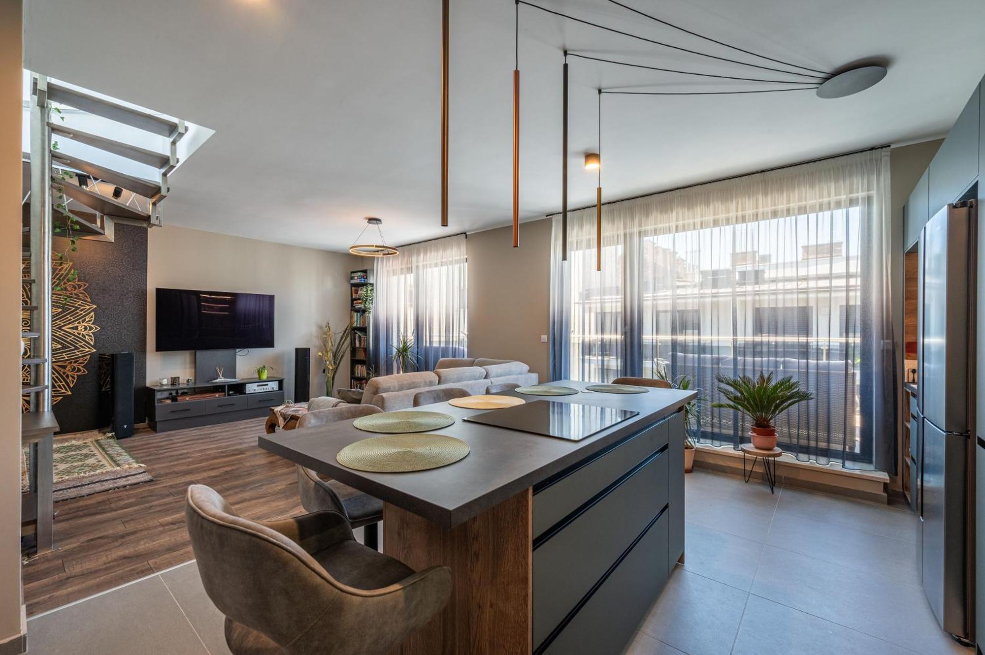 Apartamento Luxury Penthouse W Garage - Centre