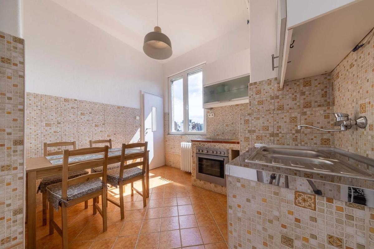 Apartment Brand New Fakes-two Balconies Above The Citycenter Budapest