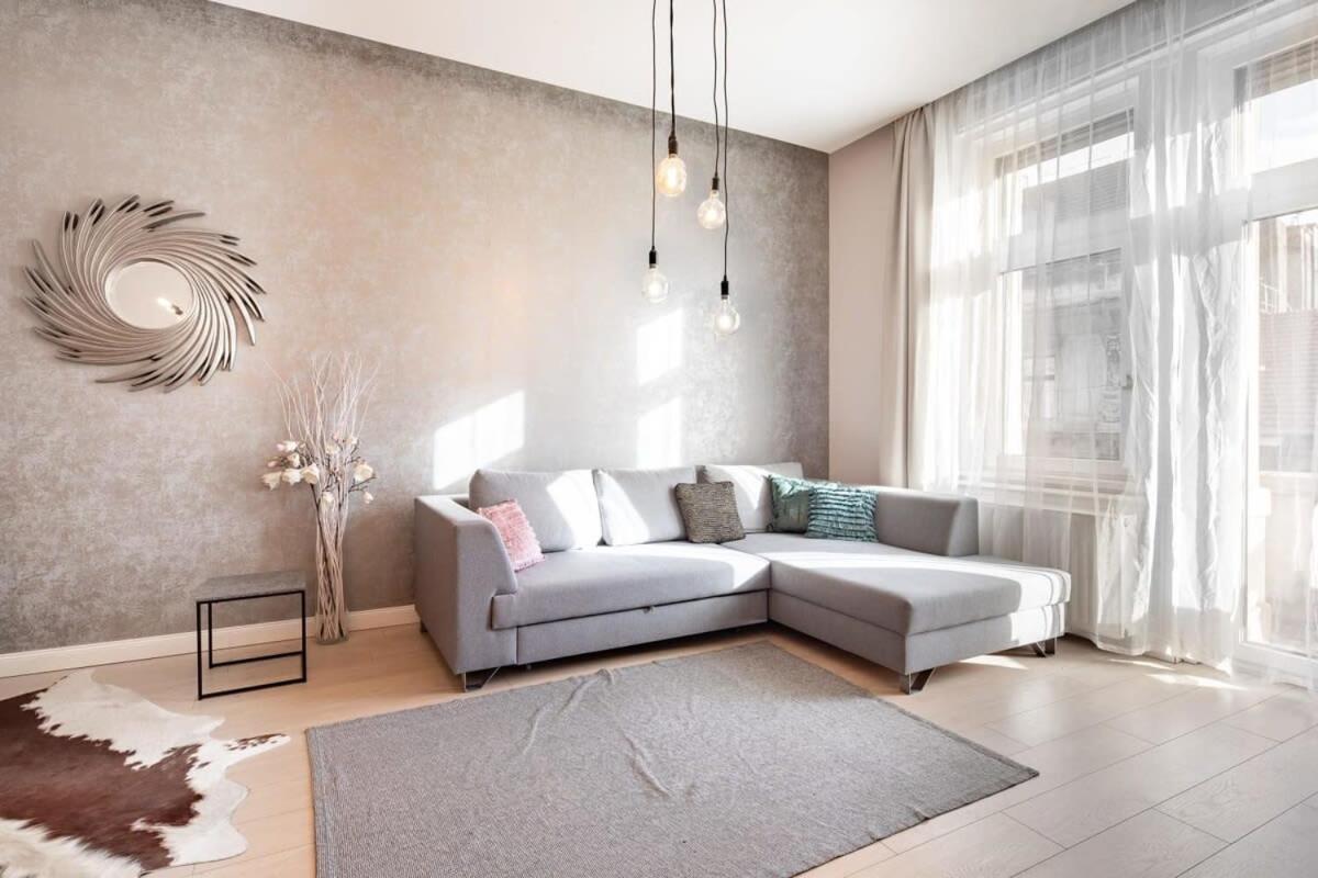 Ultra - Super Comfy - Balcony Budapest