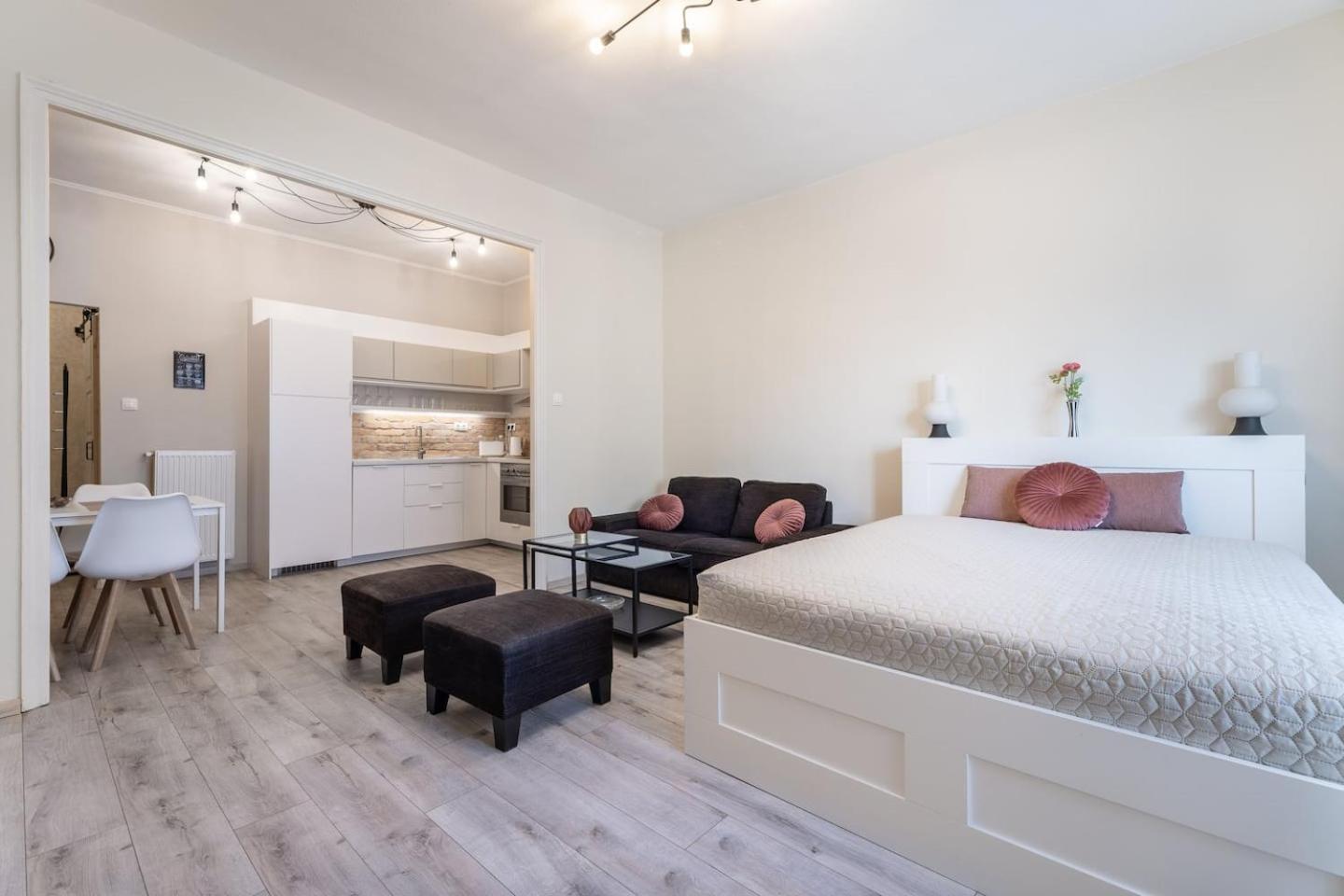 Cabletownbuda - Design With Ac, Balcony Apartment
