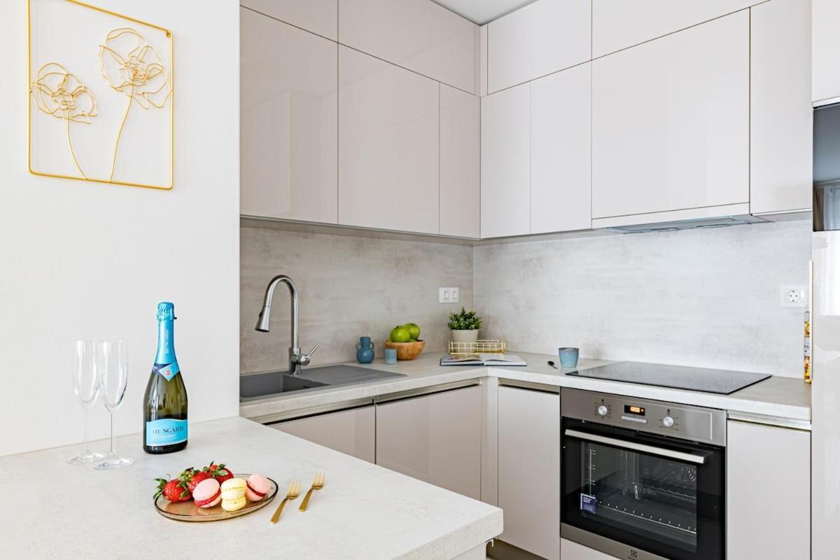 Parkwest Azure - By Park Apartament