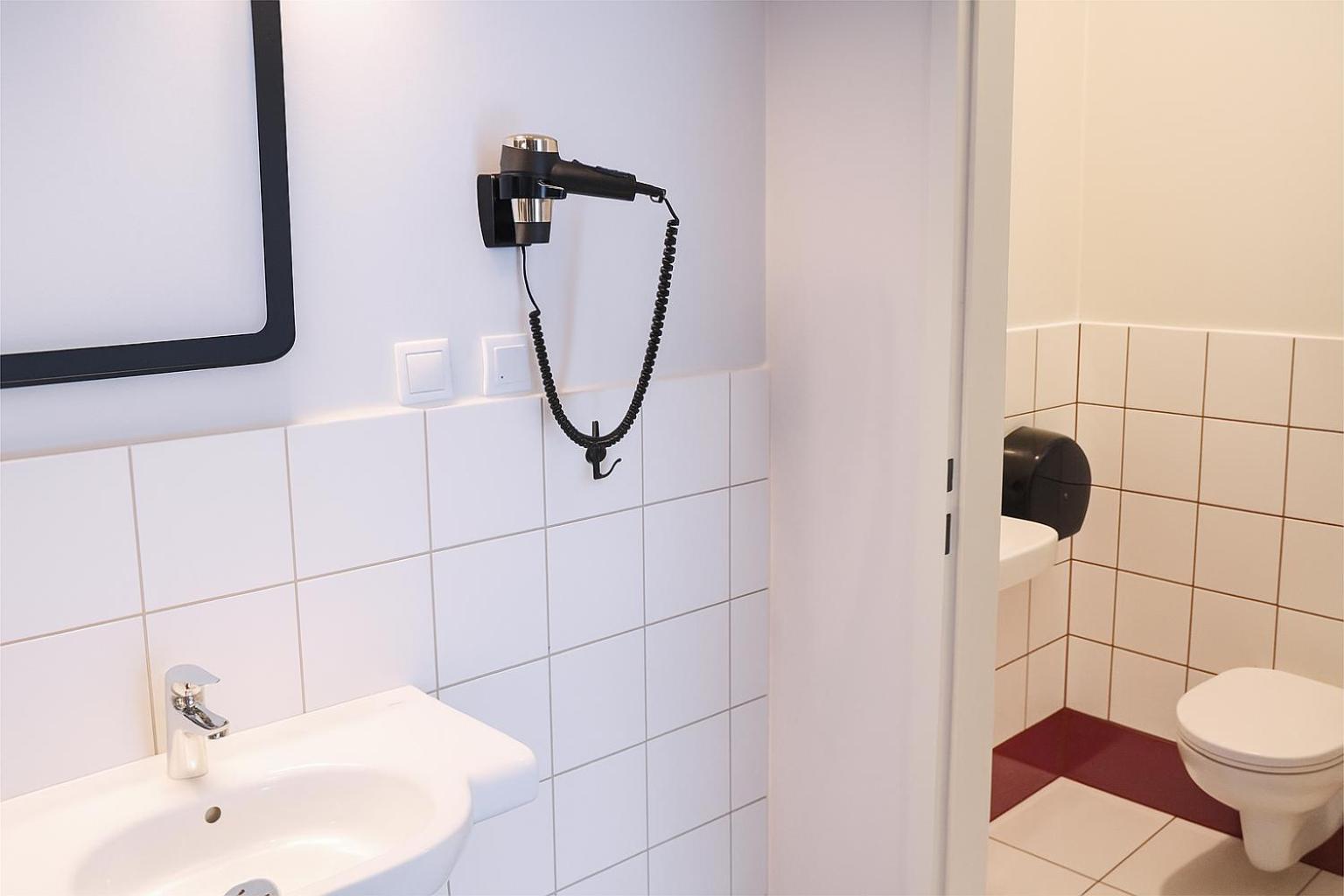 Maverick Athenaeum Hostal *