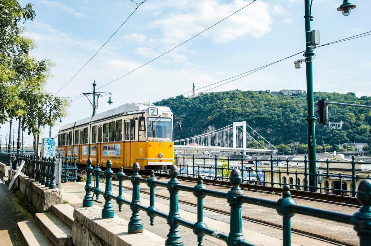 Skyline Serenity Retreat - Regi Famous Street * Budapest