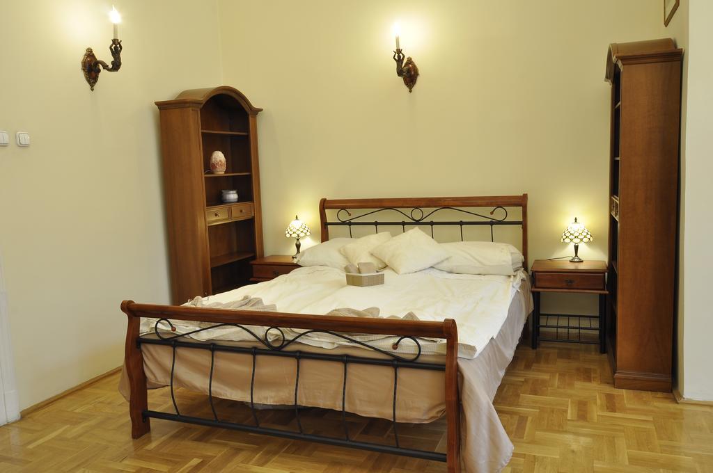 Apartment Charming Art Deco Flat *