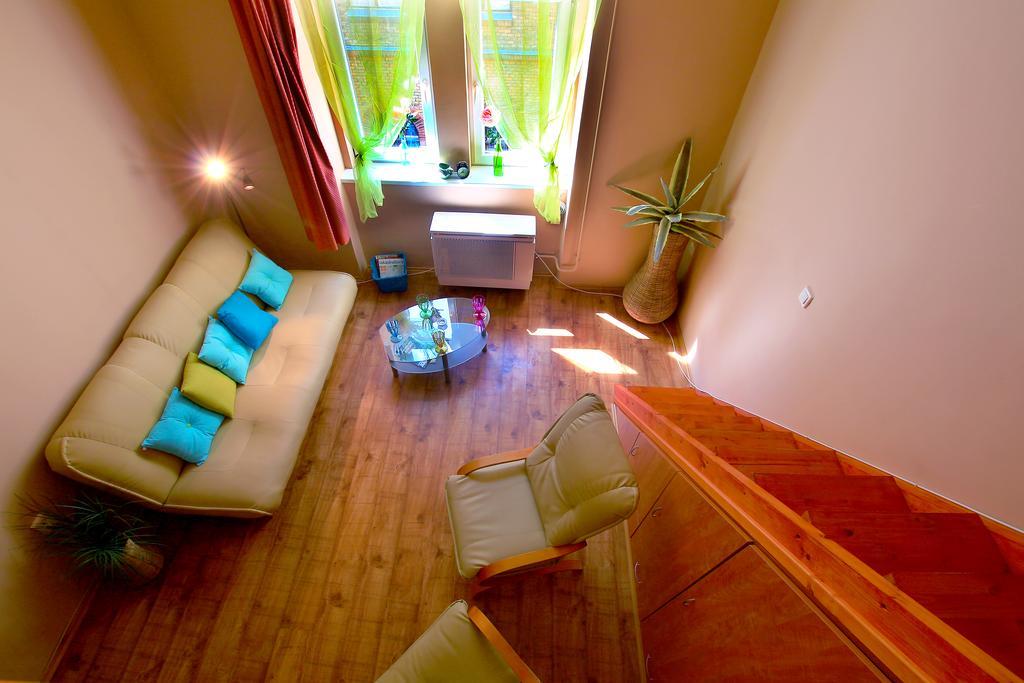 R7 Apartment *