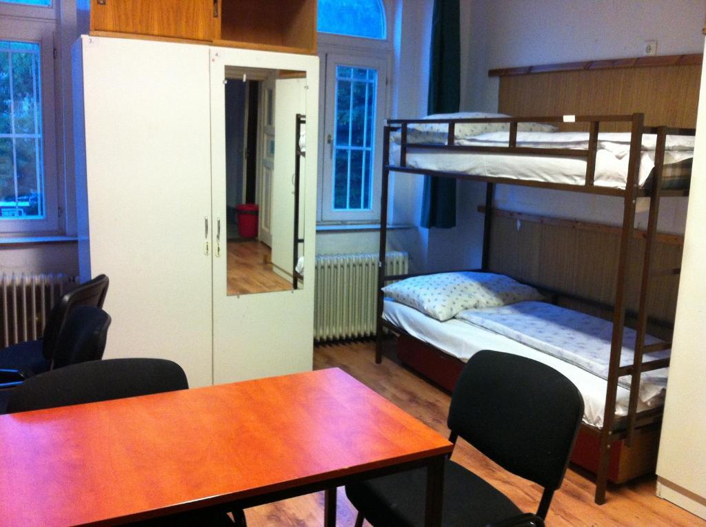 Season Hostel