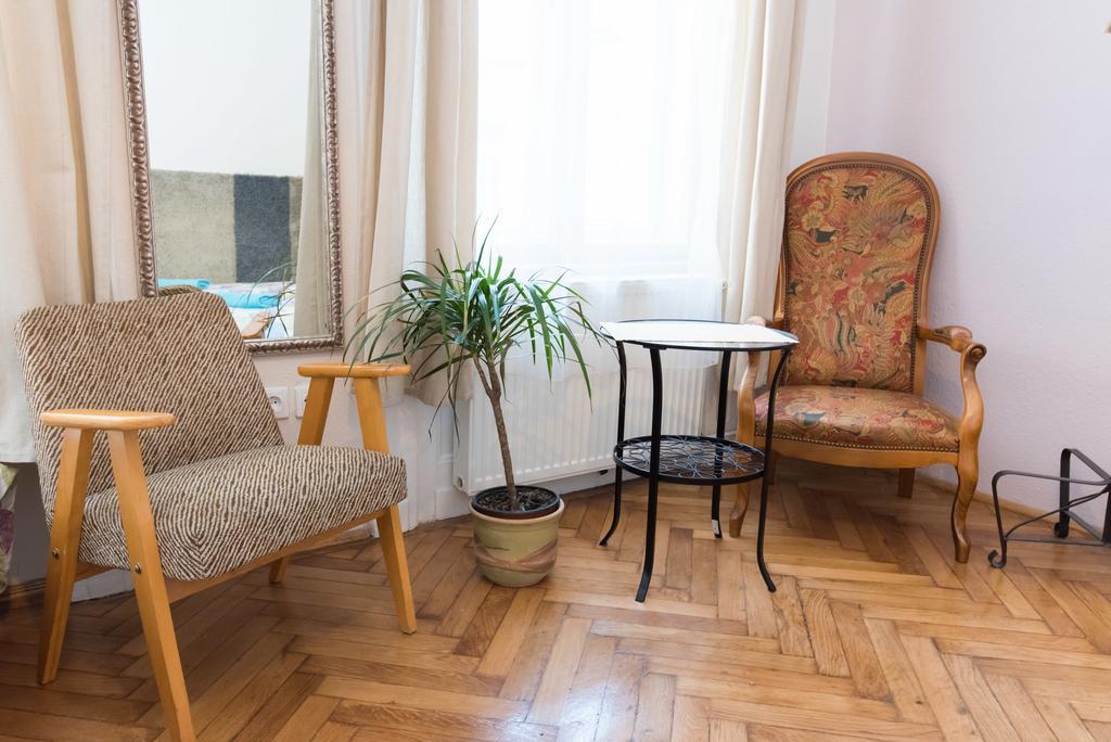 Hostel Downtown Oasis *