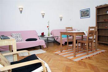 Hotell Alkotmany Street Budapest