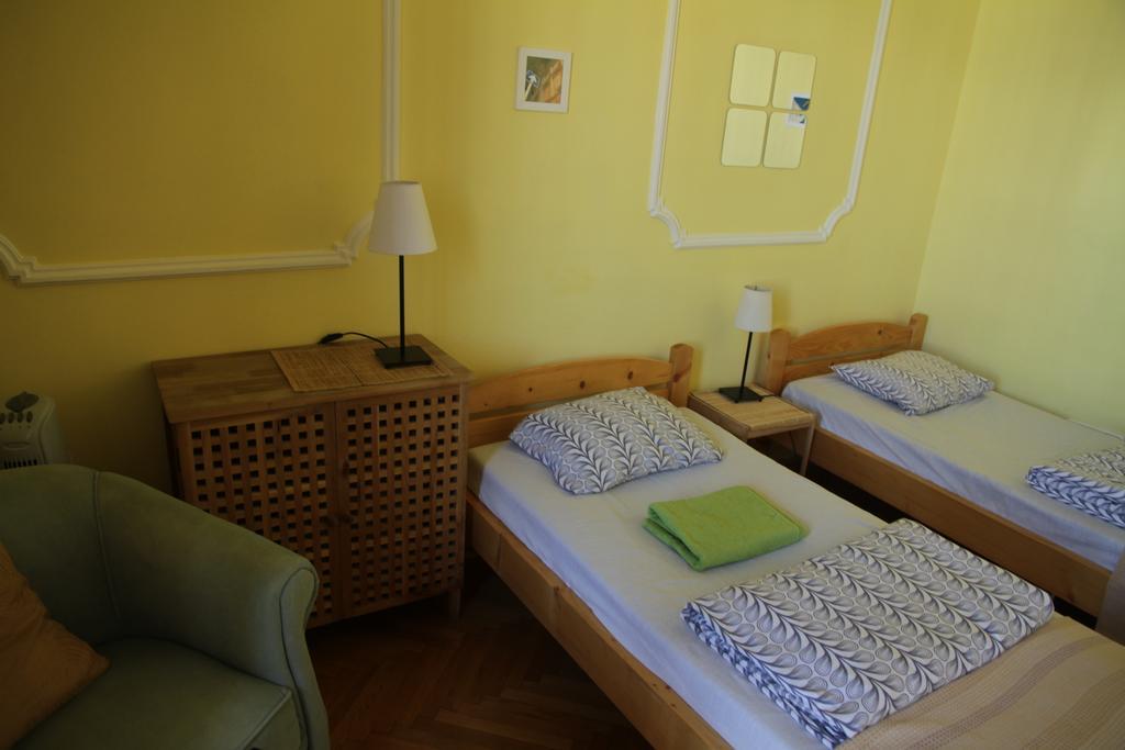 Downtown Oasis Hostel *