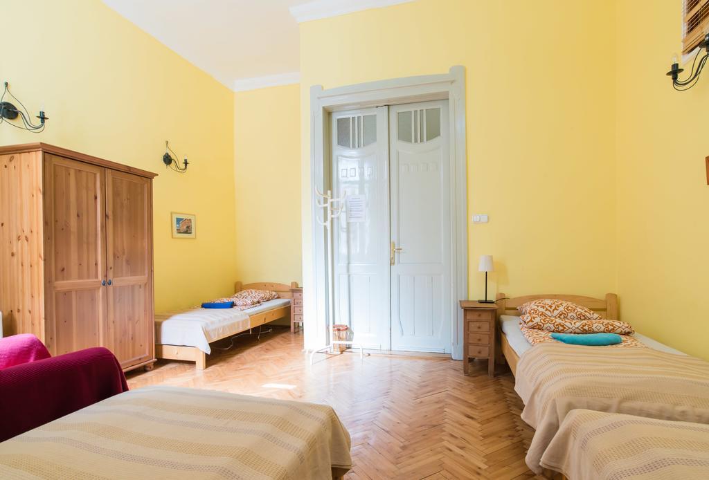 Downtown Oasis Hostel *