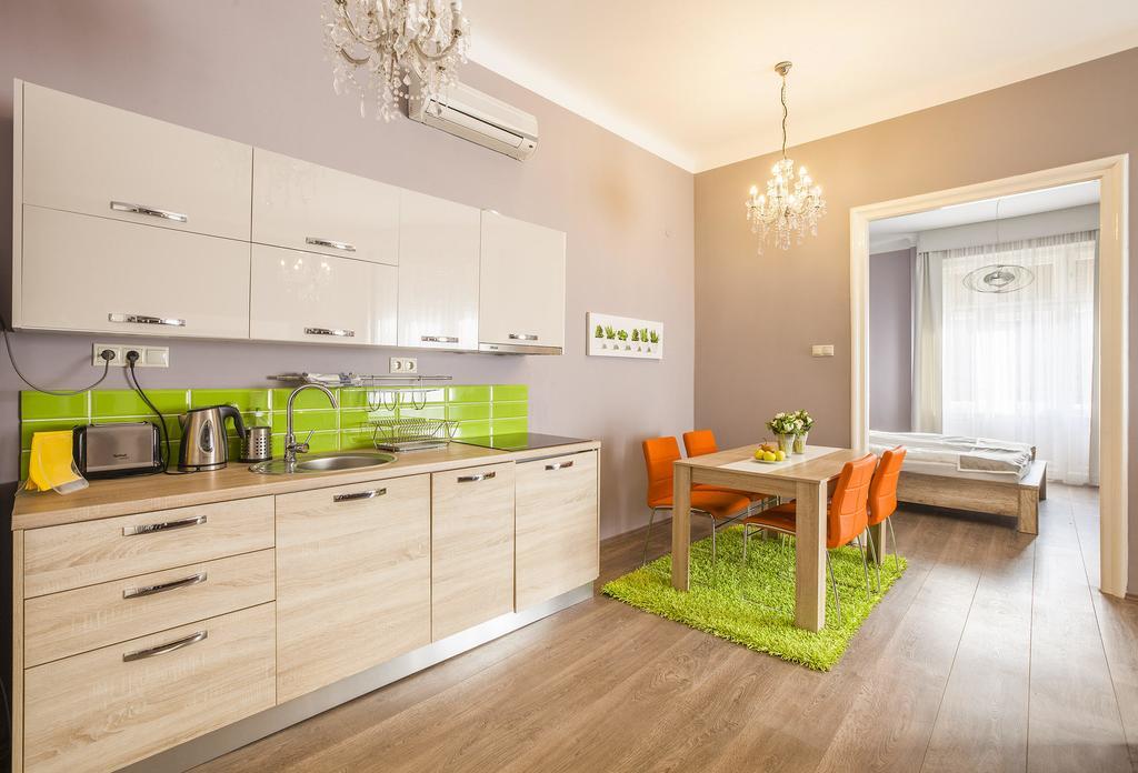 Two Couples Apartamento Budapest