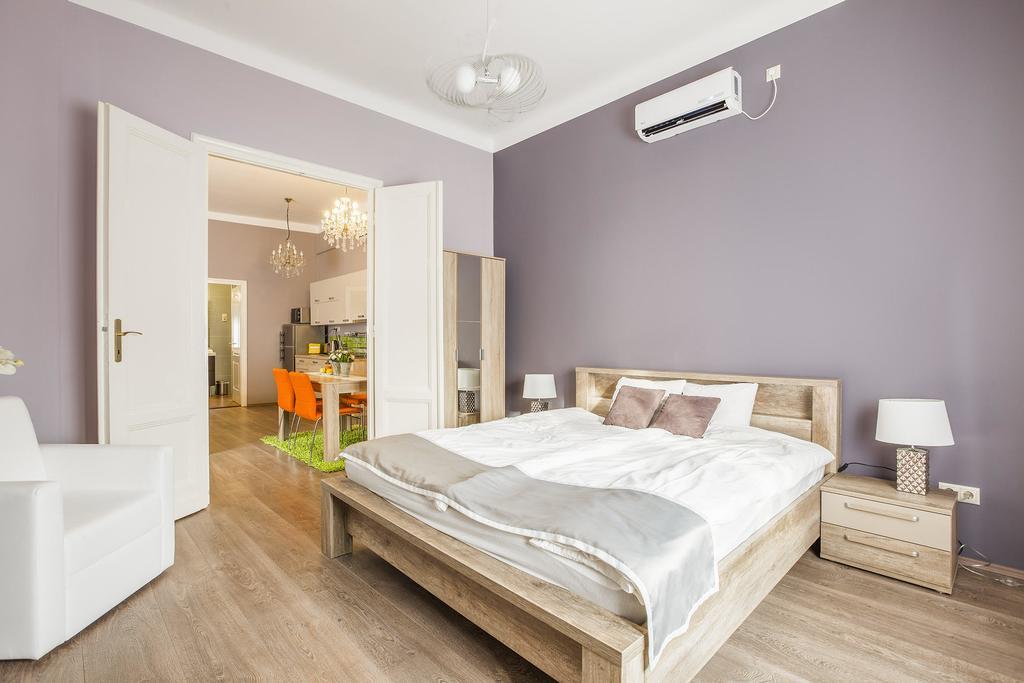 Two Couples Apartamento Budapest