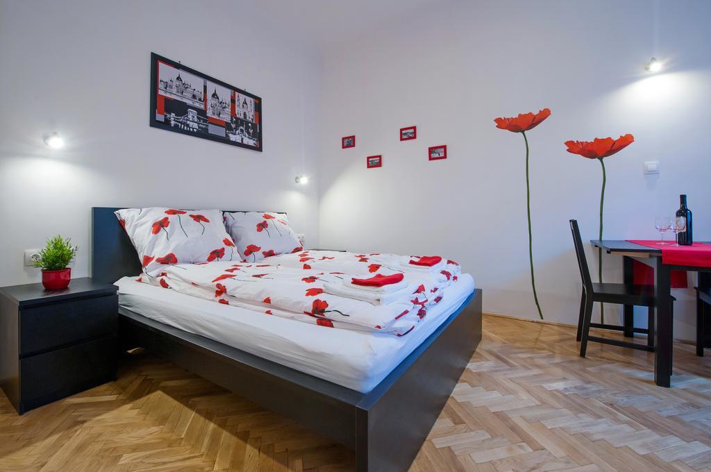 Parking, Ac, Wifi Flat Next To Andrassy Ave *