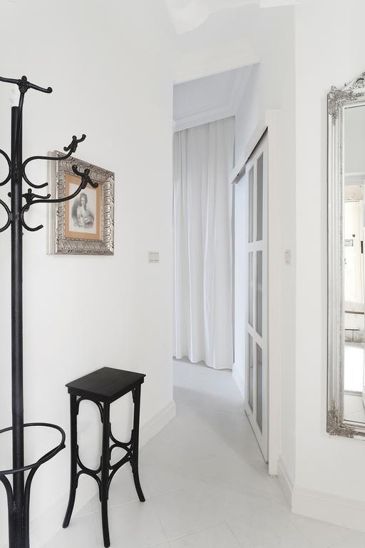 Mono Apartment *