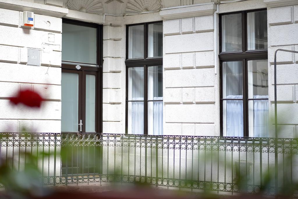Paris * Budapest