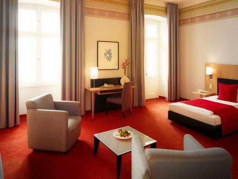 Park Plaza Hotel 4*