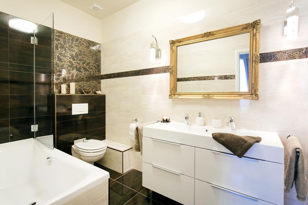 Parliment Luxury Apartment