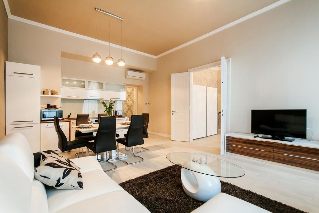 Parliment Luxury Apartment
