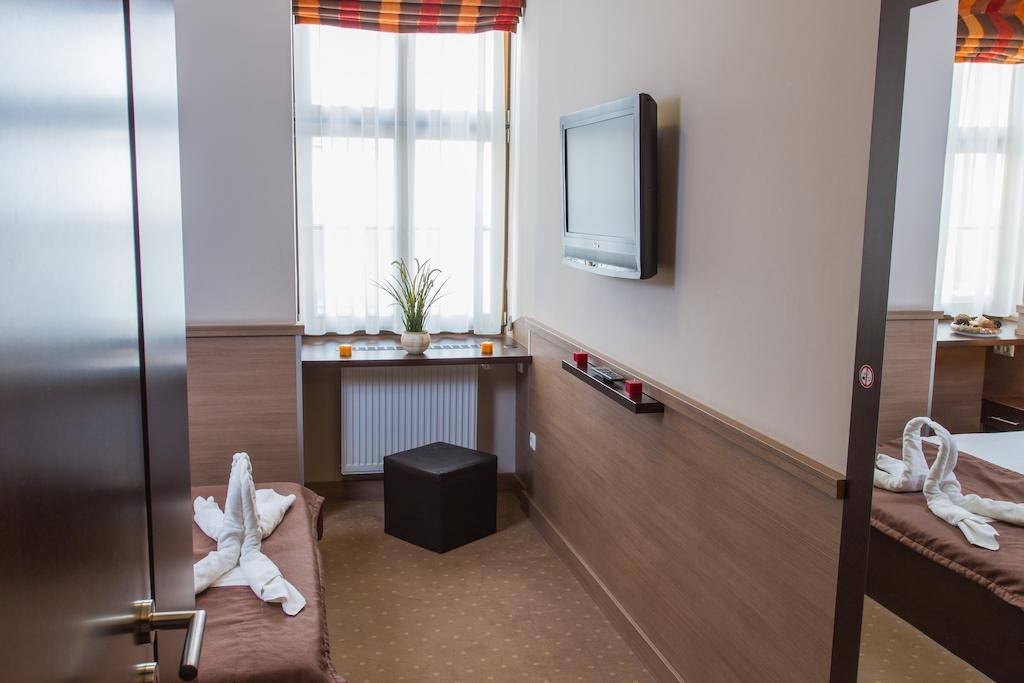 21 And Hotel Budapest
