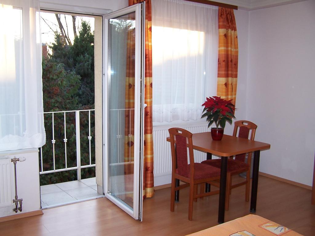 Apartmán Akacia - Free Inside Parking, 2 Bedrooms, Garden, Next To Centre *