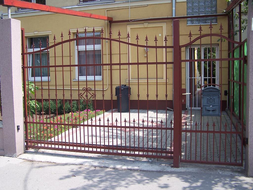 Apartmán Akacia - Free Inside Parking, 2 Bedrooms, Garden, Next To Centre *