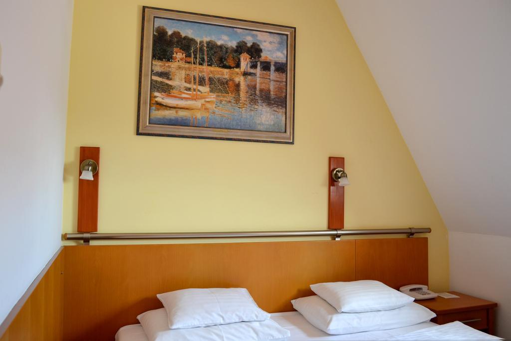 Hotel Veritas 3*