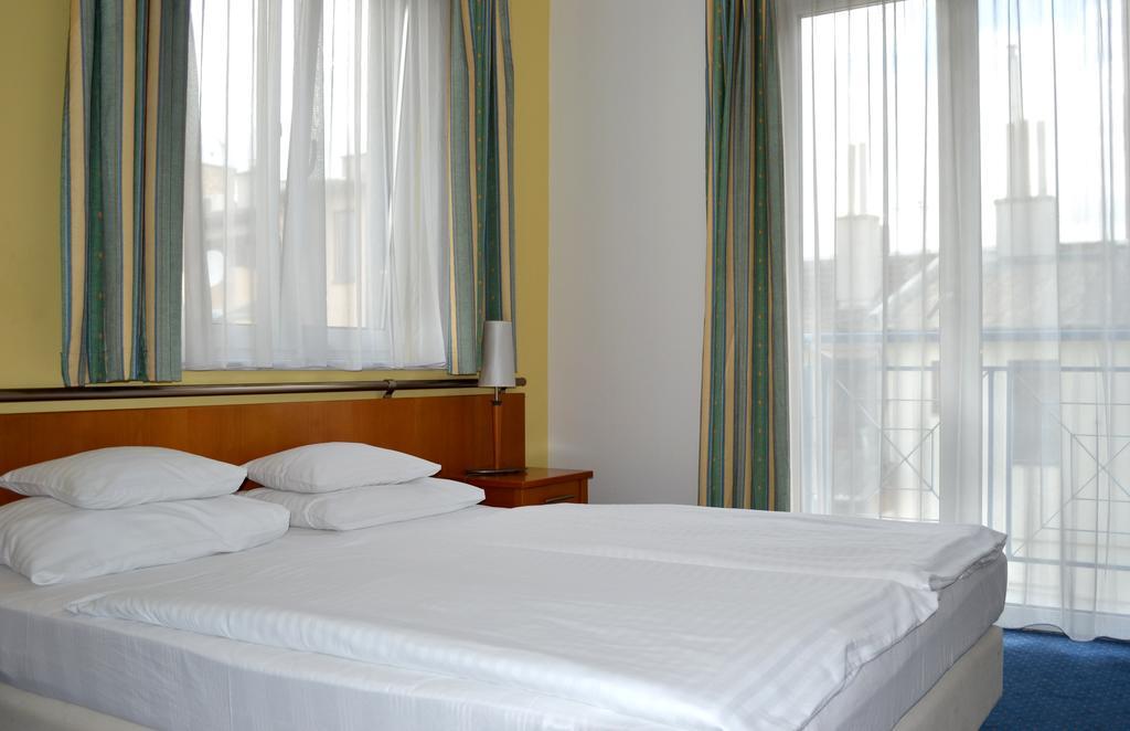 Hotel Veritas 3*