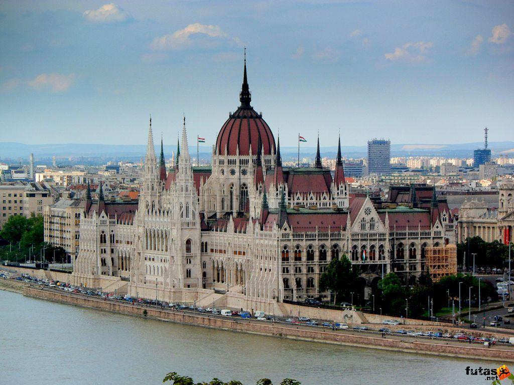 Adam's And Free Parking Budapest