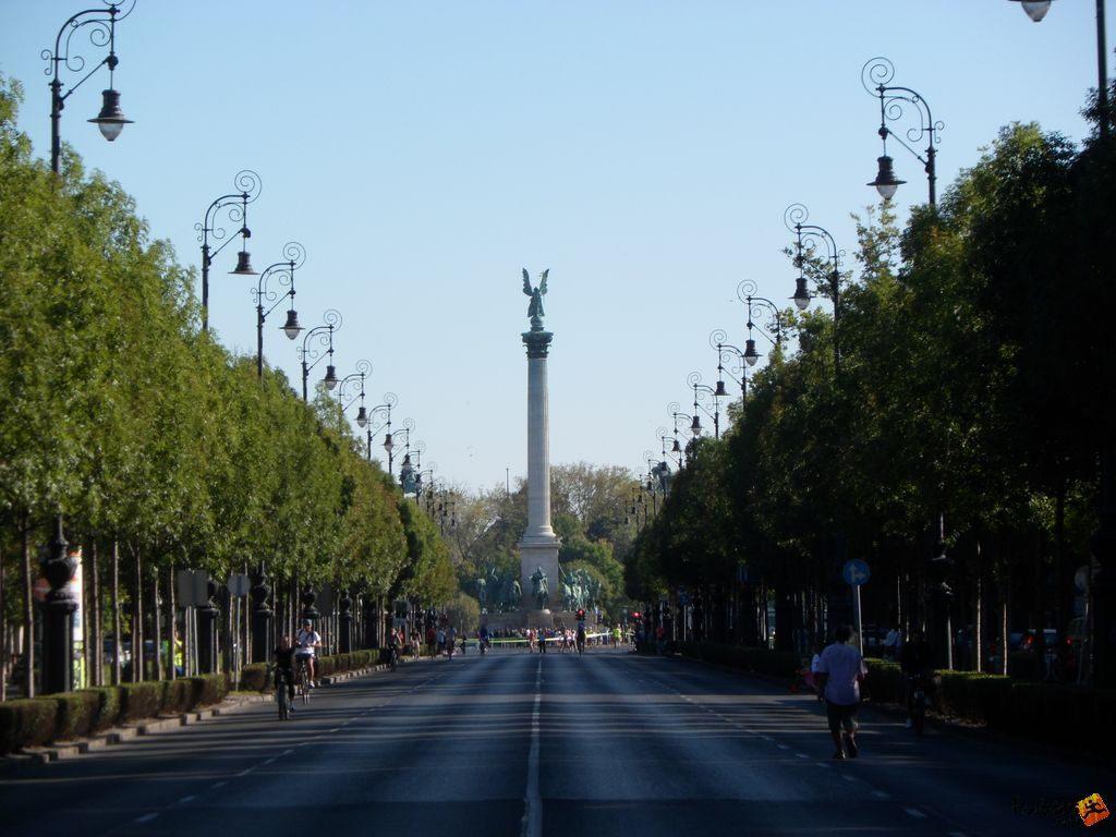 Adam's And Free Parking Budapest
