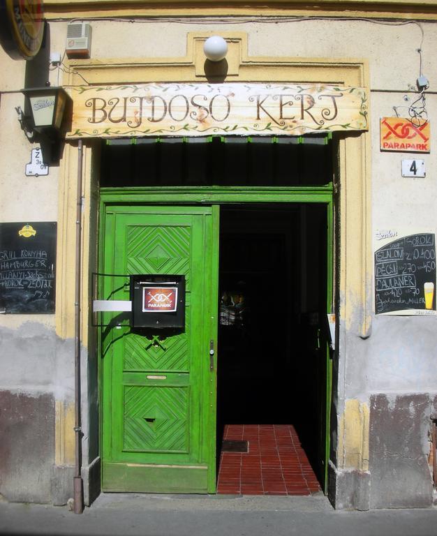 Hostal 2night