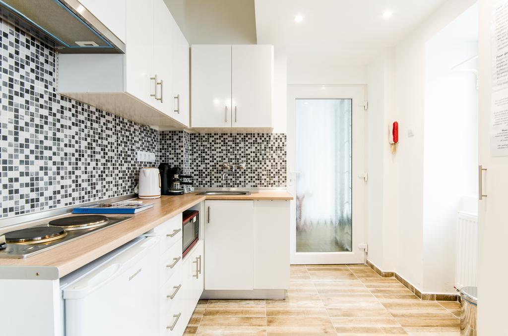 Like - Center - Style