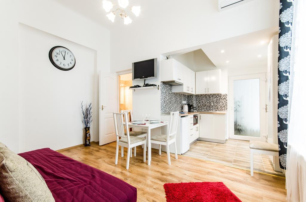 Like - Center - Style