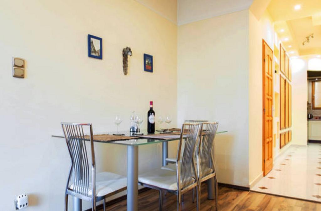 Apartament Lovely Heroes' Square
