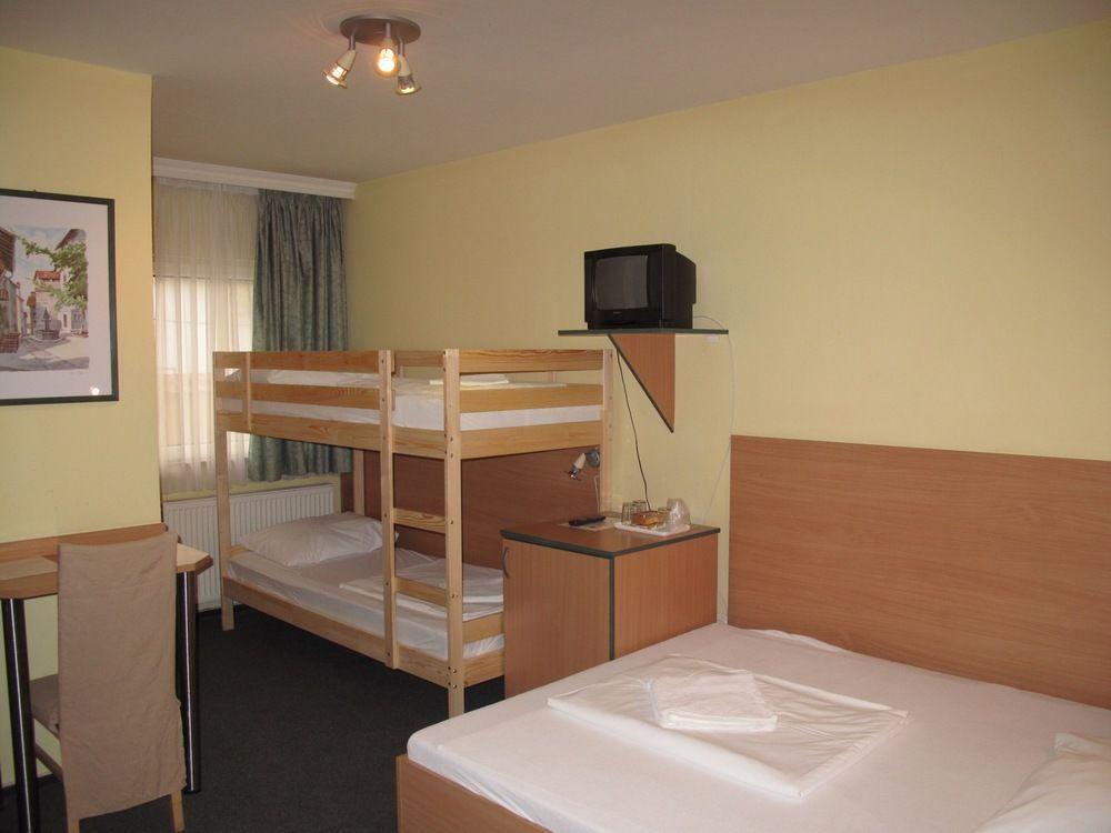 Bed and breakfast Alfréd Panzió 3*