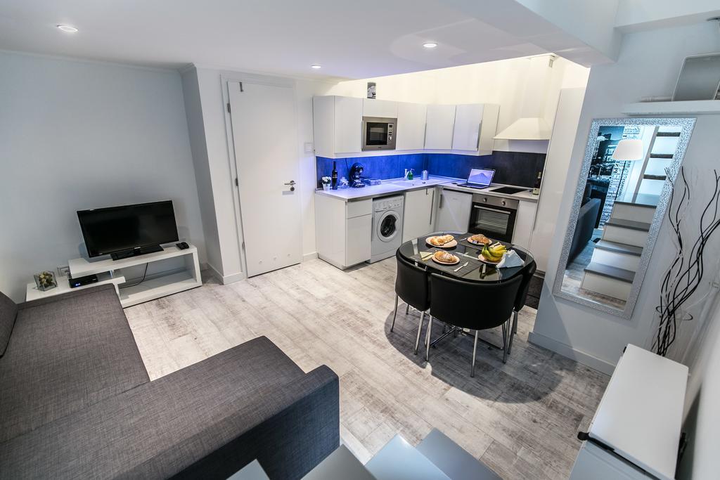 Apartment Sleek Minimalist At Inner *