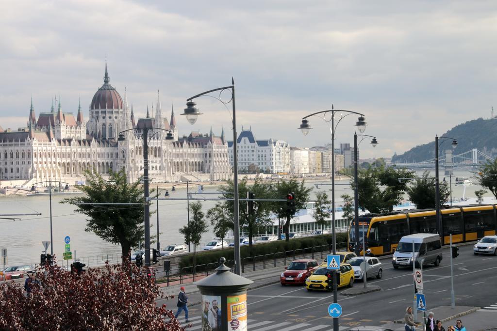 Botel Onriver Hotels - Ms Cezanne 4*