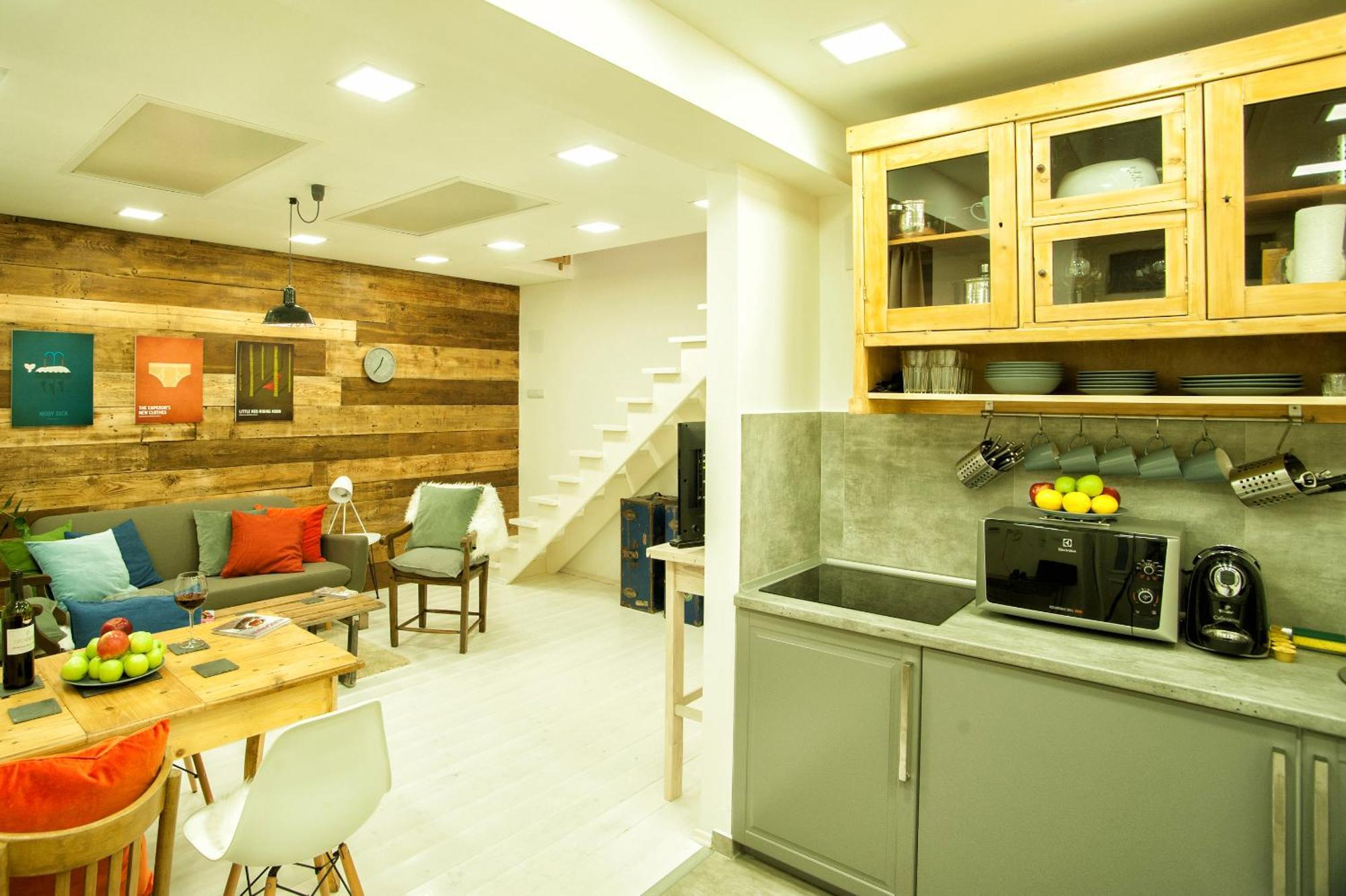 Near The Great Synagogue With Free Garage Apartment *