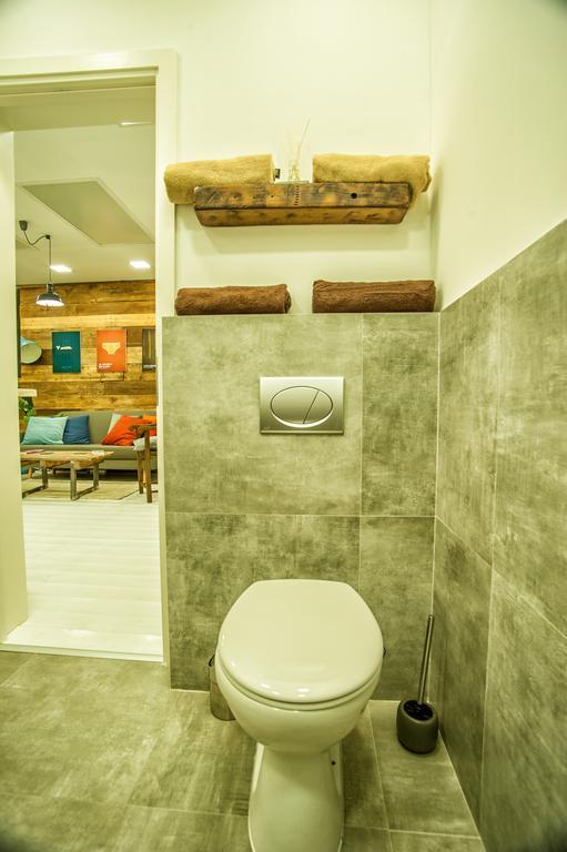 Near The Great Synagogue With Free Garage Apartment *