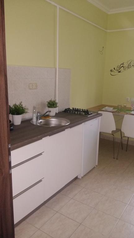 Rona Apartman *