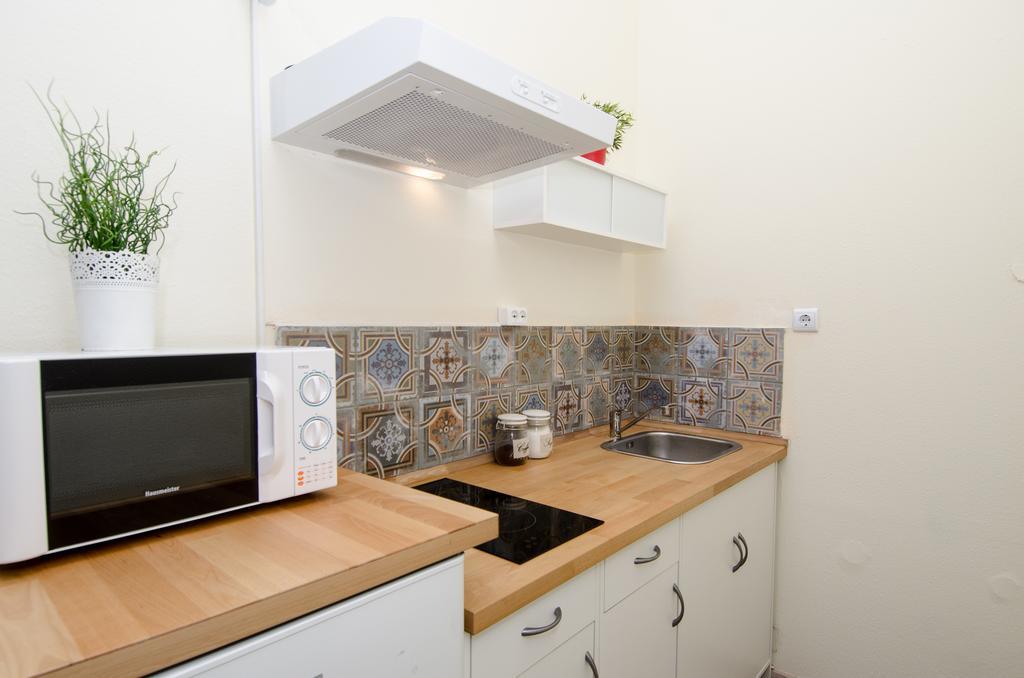 Hostal Goodmo House *
