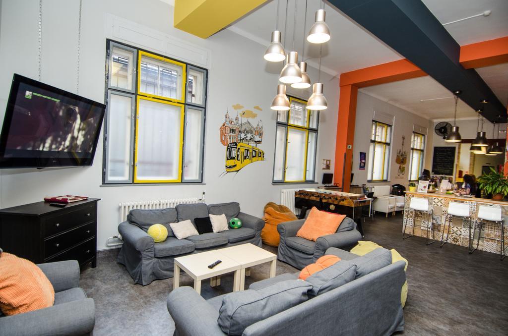 Goodmo House Hostal *