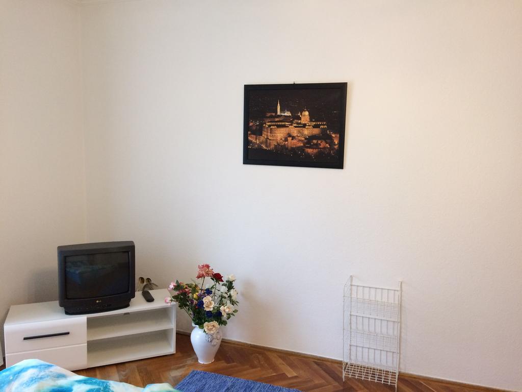Irisz Apartman Apartment