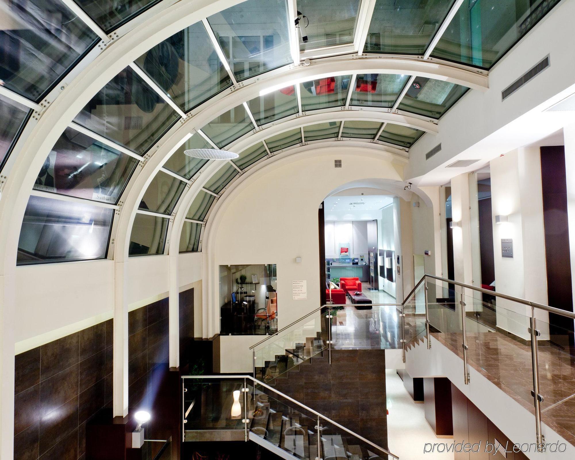 Ikonik Parlament Hotel 4*