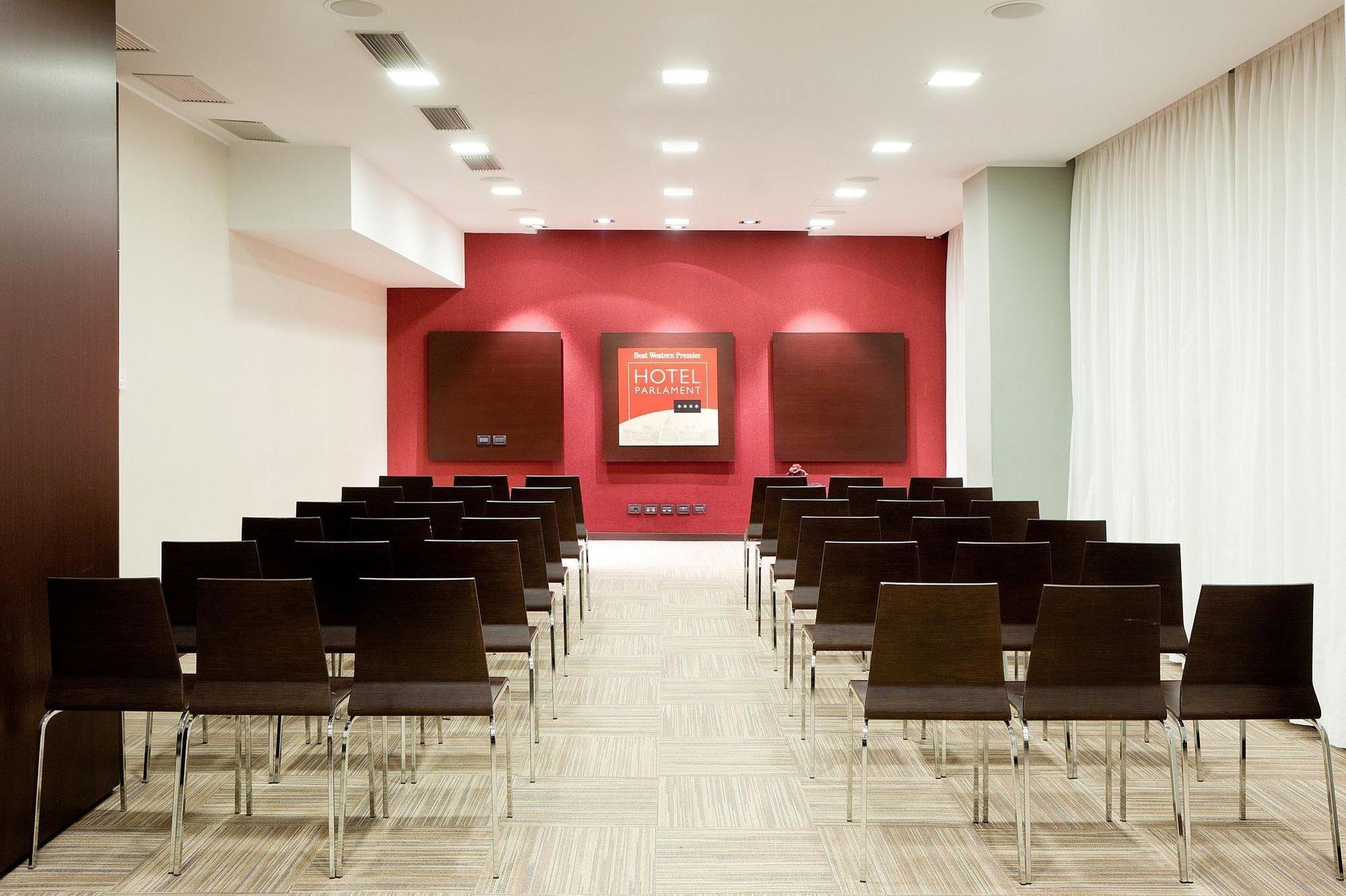 Ikonik Parlament Hotel 4*